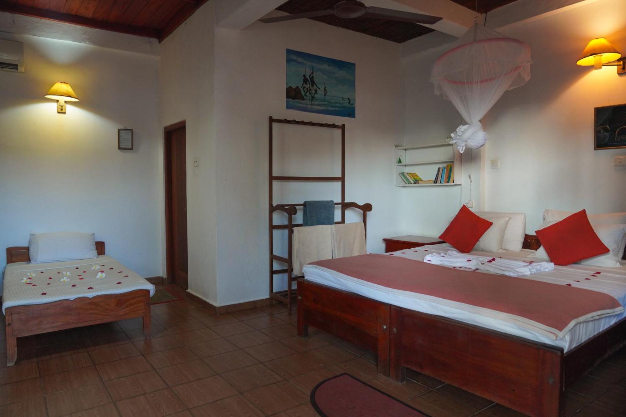Shanthi Beach Resort Unawatuna Eksteriør billede