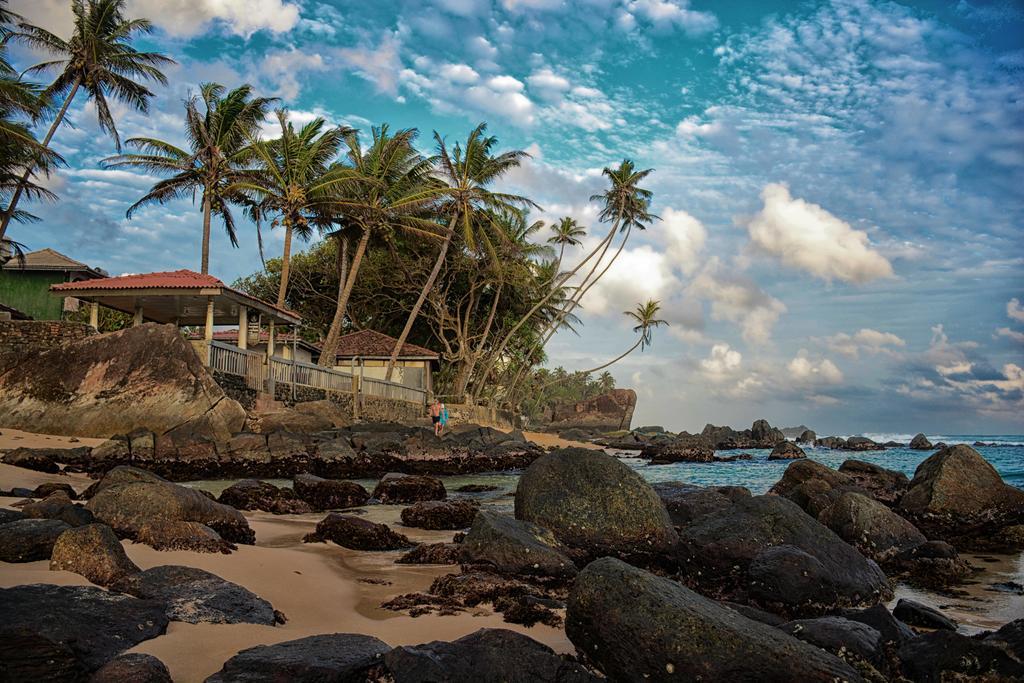 Shanthi Beach Resort Unawatuna Eksteriør billede